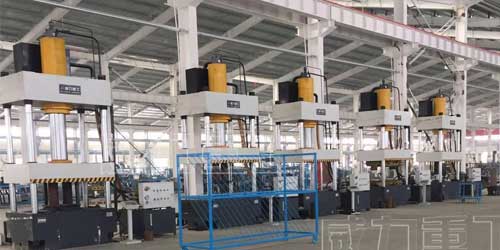 液壓機(jī)生產(chǎn)車(chē)間