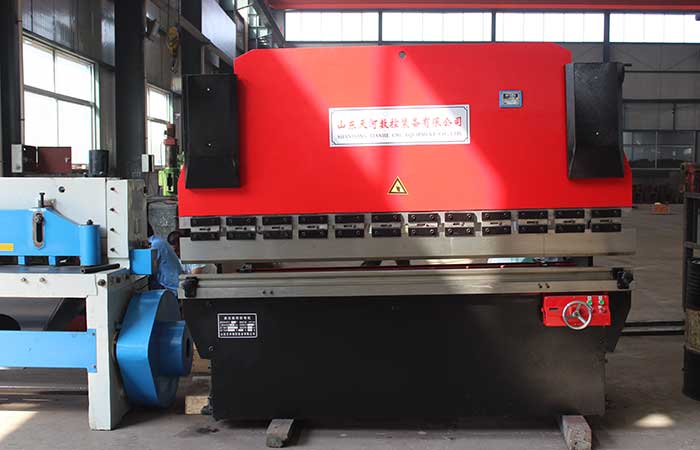 WC67Y-40T/2500液壓折彎機(jī),40噸2米5液壓數(shù)控折彎機(jī)